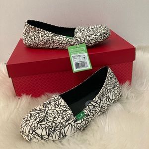 NWT Sanuk Geometrical Print Flats